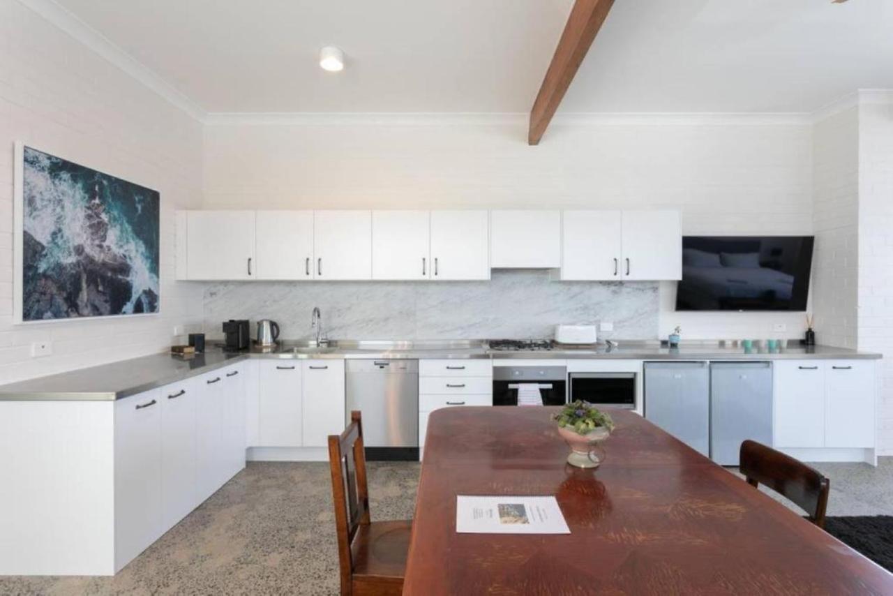 Upscale Cliffside Studio With Ocean Views North Bondi Cité de Cité de Sydney Extérieur photo